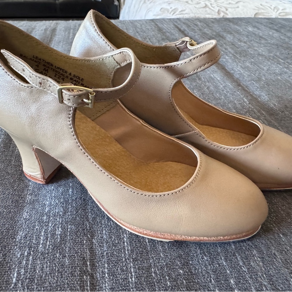 Capezio Women’s Manhattan Xtreme Tap Shoe size 4m